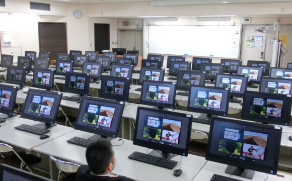 WolfVision Cynap: gleichzeitiges Multimedia-Streaming und Aufzeichnung auf 70 Computern an der Okayama Universität, Japan.